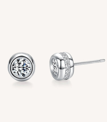 Минималистични сребърни обеци с централен циркон и искрящи циркони по периферията