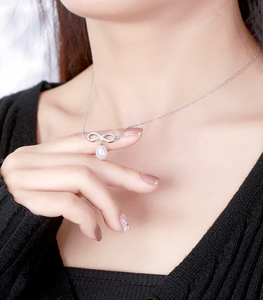 Сребърно колие Eterno