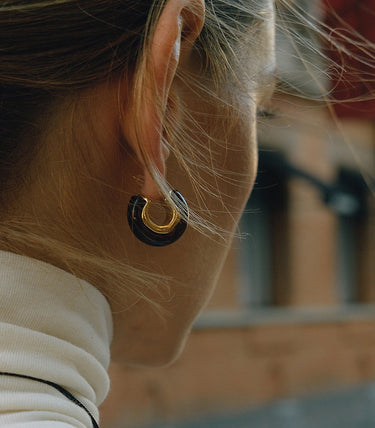 C-hoop кафяви обеци на винт със смола