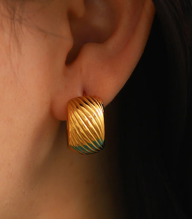 Chunky обеци на винт с релефен дизайн