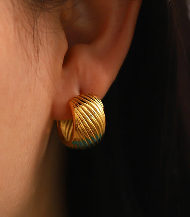 Chunky обеци на винт с релефен дизайн