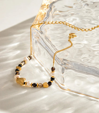 Гривна с хематит перли и сърца