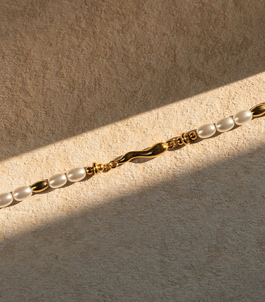 Гривна с перли и овални елементи