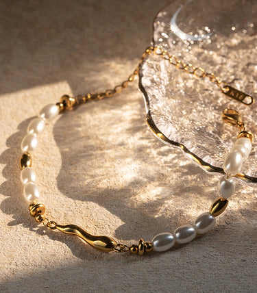 Гривна с перли и овални елементи