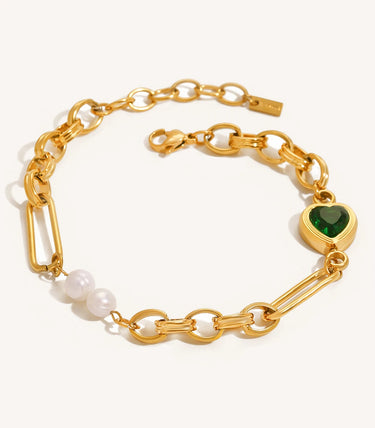 Гривна със зелено сърце и перли