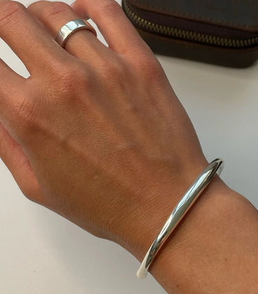 Класическа твърда гривна snap clasp