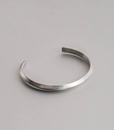 Класическа твърда гривна