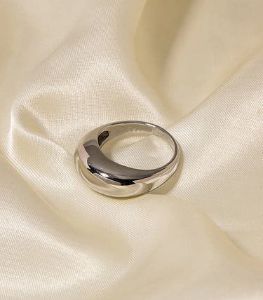 Класически пръстен с изчистен дизайн