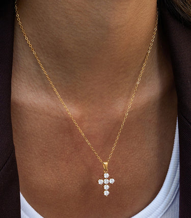 Колие с елемент кръст с циркони