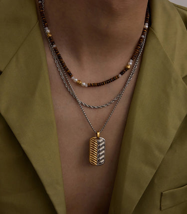 Колие с релефна плочка