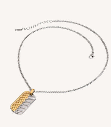 Колие с релефна плочка