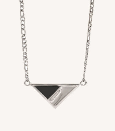 Колие с триъгълен елемент