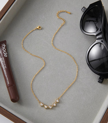 Колие със сърца с бели циркони