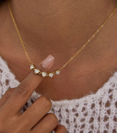 Колие със сърца с бели циркони