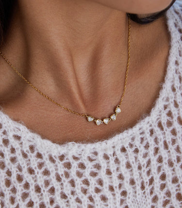 Колие със сърца с бели циркони