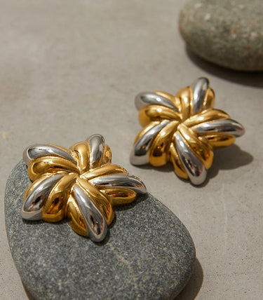 Обеци на винт с флорален дизайн