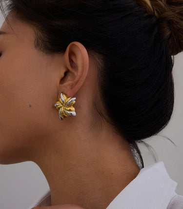 Обеци на винт с флорален дизайн