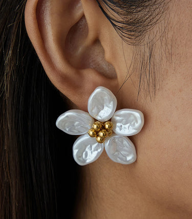 Обеци на винт със смола и флорален дизайн