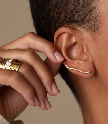 Обеци по ухото с бели циркони