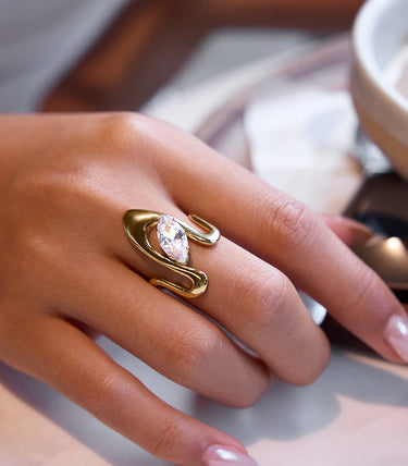 Отворен пръстен с бял циркон маркиз