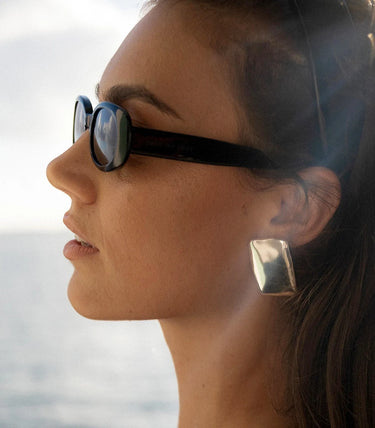 Правоъгълни hammered обеци на винт