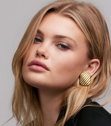 Правоъгълни обеци на винт с релефен дизайн