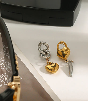 Различни обеци на винт с елемент сърце