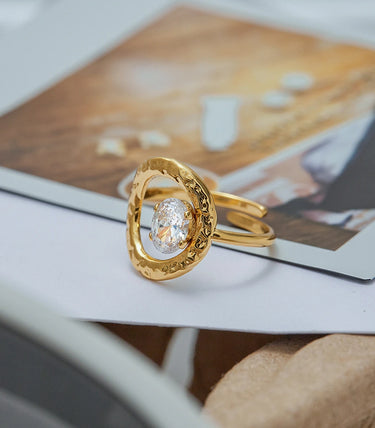 Регулируем пръстен с релефен дизайн и циркон