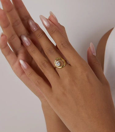 Регулируем пръстен с релефен дизайн и циркон