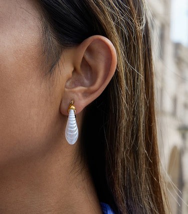 Релефни обеци със смола и френска закопчалка