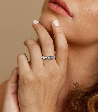 Сребърен пръстен с малка плочка