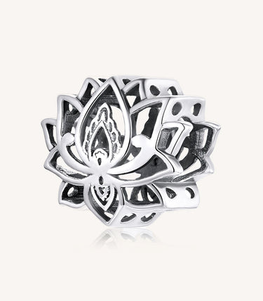 Сребърен талисман „Цвете на светлината“