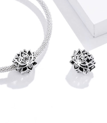 Сребърен талисман „Цвете на светлината“