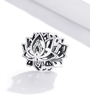 Сребърен талисман „Цвете на светлината“