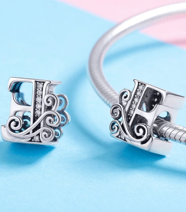 Сребърен талисман „E“