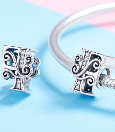 Сребърен талисман „F“