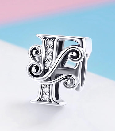 Сребърен талисман „F“