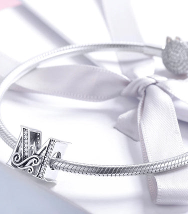 Сребърен талисман „M“