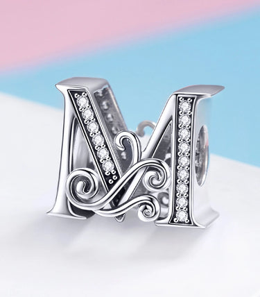 Сребърен талисман „M“