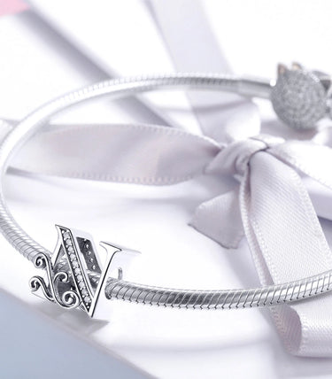 Сребърен талисман „N“