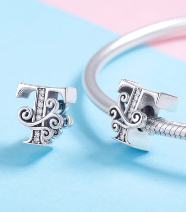 Сребърен талисман „T“