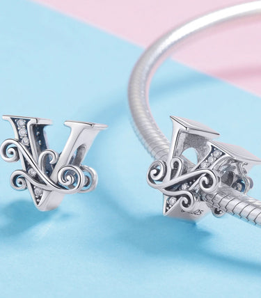 Сребърен талисман „V“