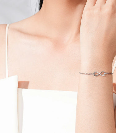 Сребърна гривна „До безкрая“