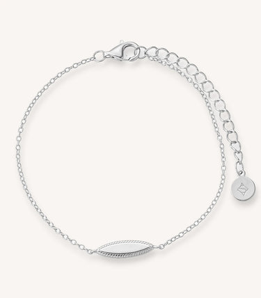 Сребърна гривна с малка овална плочка