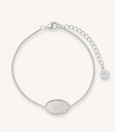 Сребърна гривна с овален медальон