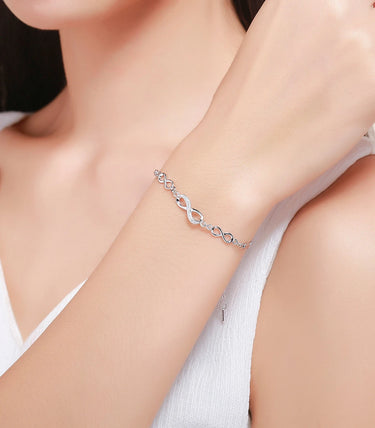 Сребърна гривна „Вечна“