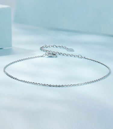 Сребърна гривна за крак „Дискретен лукс“