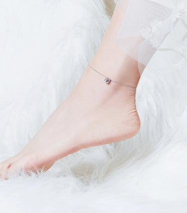 Сребърна гривна за крак „Обичай се“