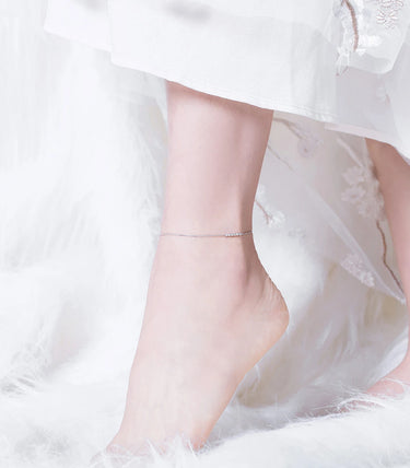 Сребърна гривна за крак „Нежност“