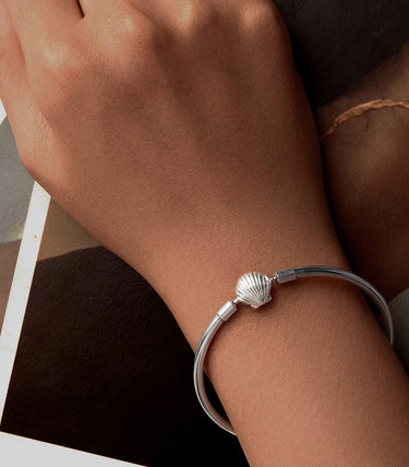 Сребърна твърда гривна за талисмани "С полъх на море"